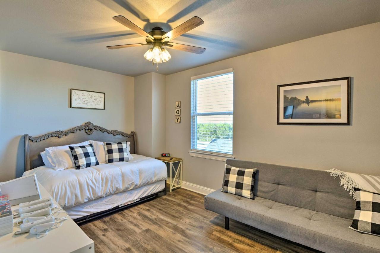 Granbury Home With Hot Tub And Furnished Patio! Exterior photo
