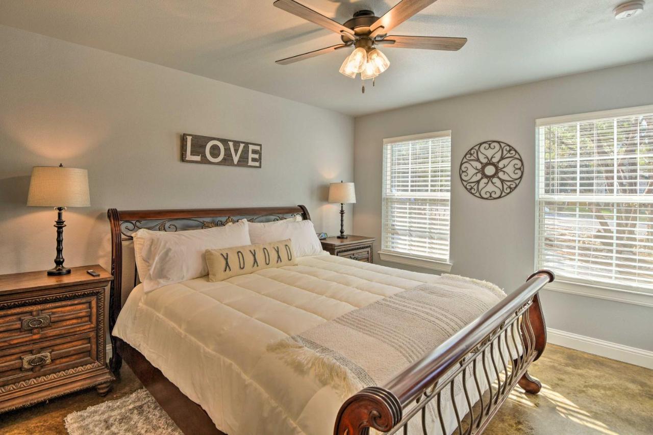 Granbury Home With Hot Tub And Furnished Patio! Exterior photo