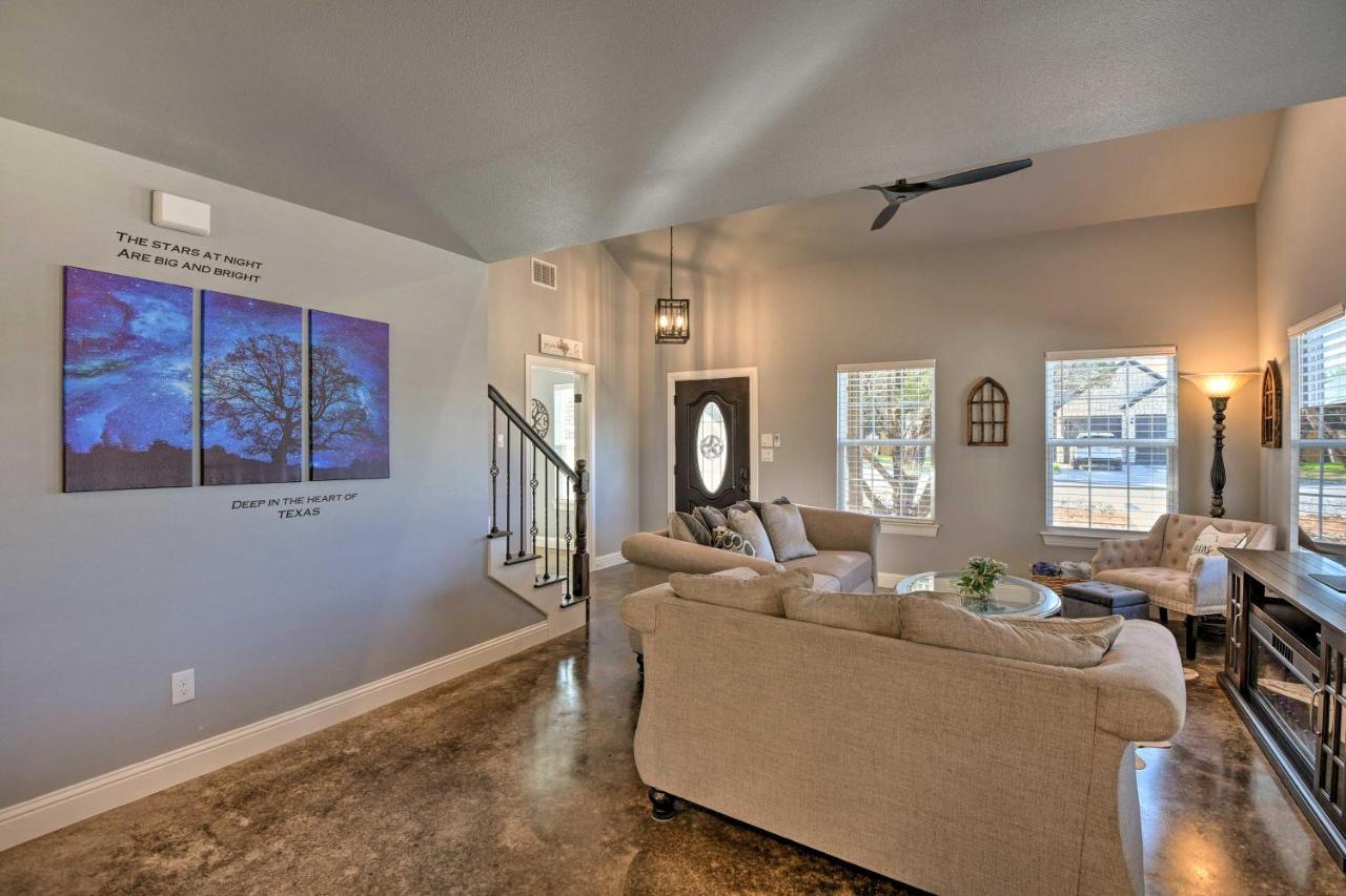 Granbury Home With Hot Tub And Furnished Patio! Exterior photo