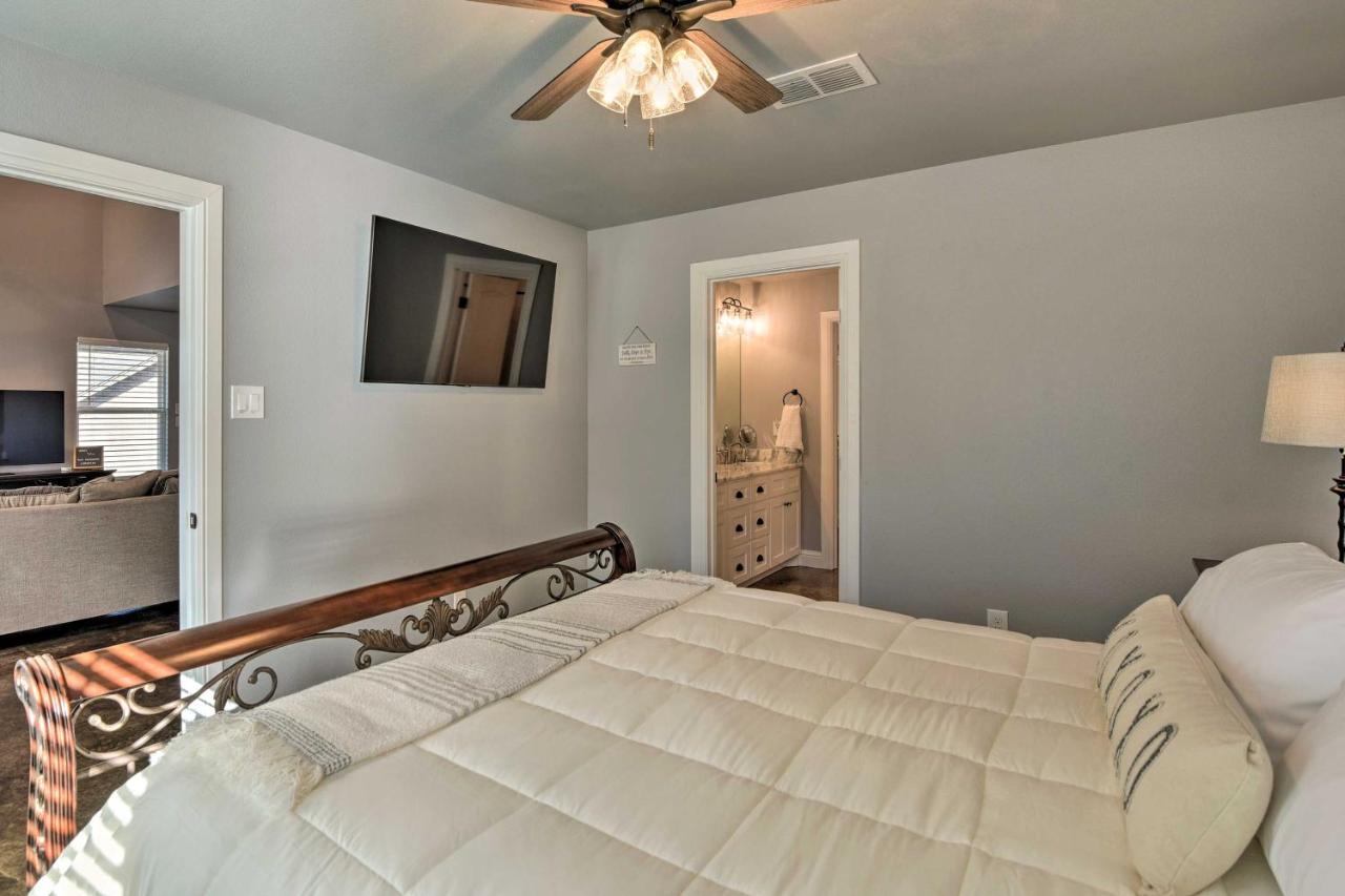 Granbury Home With Hot Tub And Furnished Patio! Exterior photo