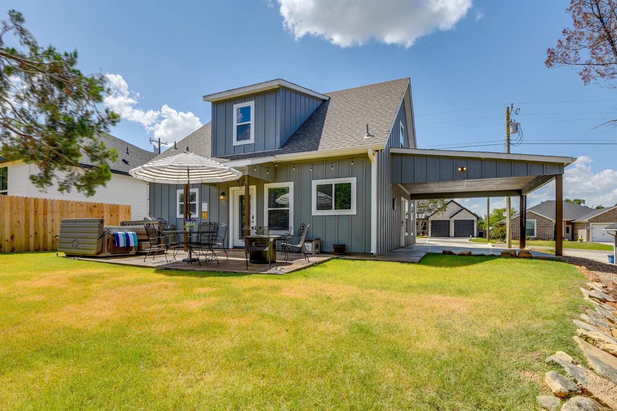 Granbury Home With Hot Tub And Furnished Patio! Exterior photo